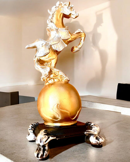 Elegante Statua "Cavallo d'Oro" - con possibilità di incisione per un regalo