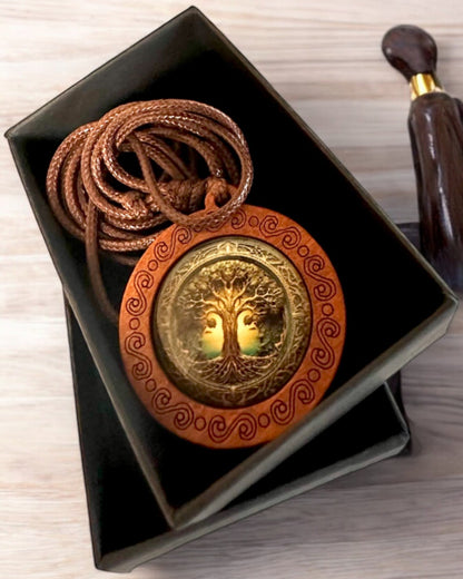 Amuleto della Vita "Albero degli Antenati" - Collana Fatta a Mano in Legno e Vetro, possibilità di personalizzazione con incisione per un regalo