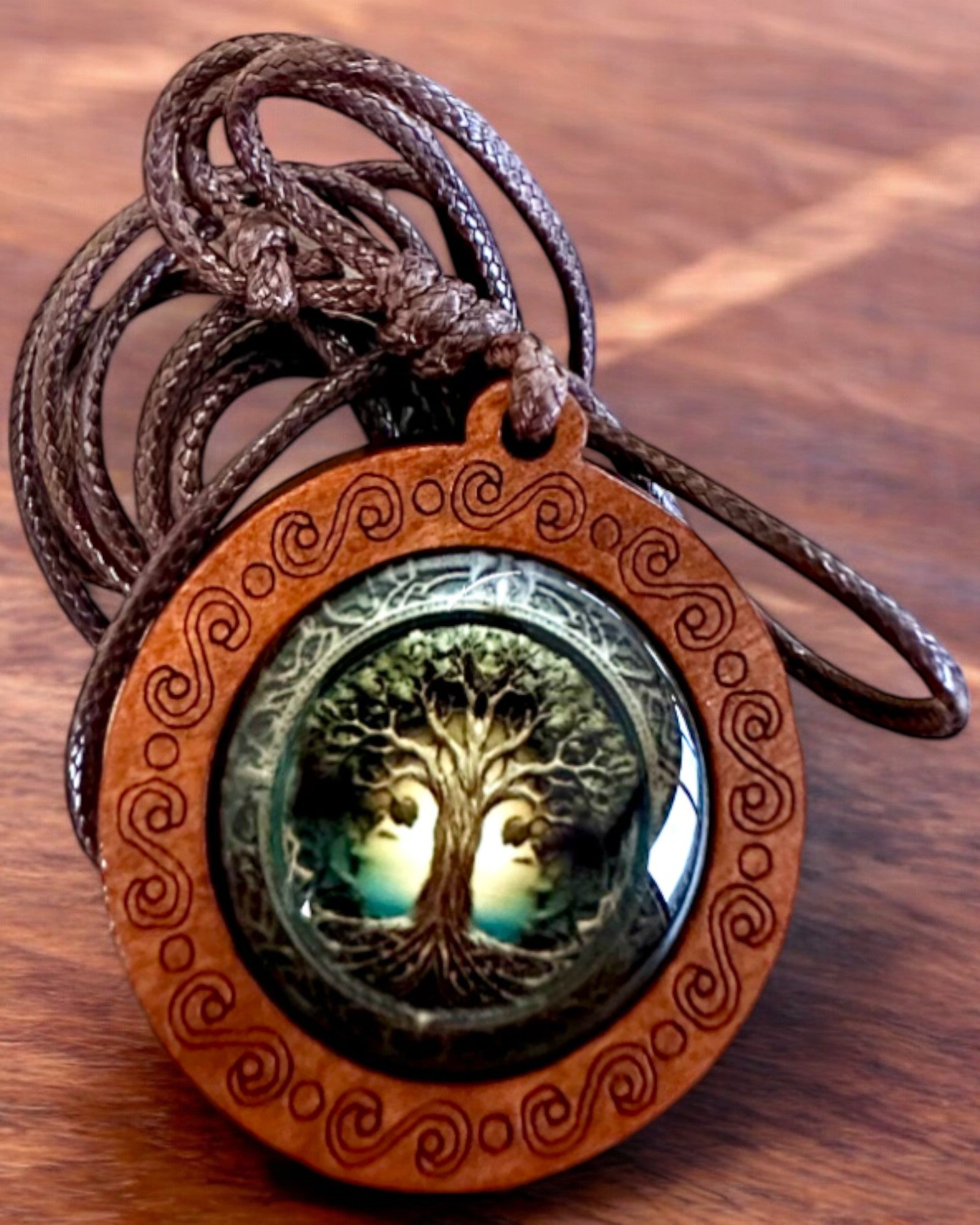 Amuleto della Vita "Albero degli Antenati" - Collana Fatta a Mano in Legno e Vetro, possibilità di personalizzazione con incisione per un regalo