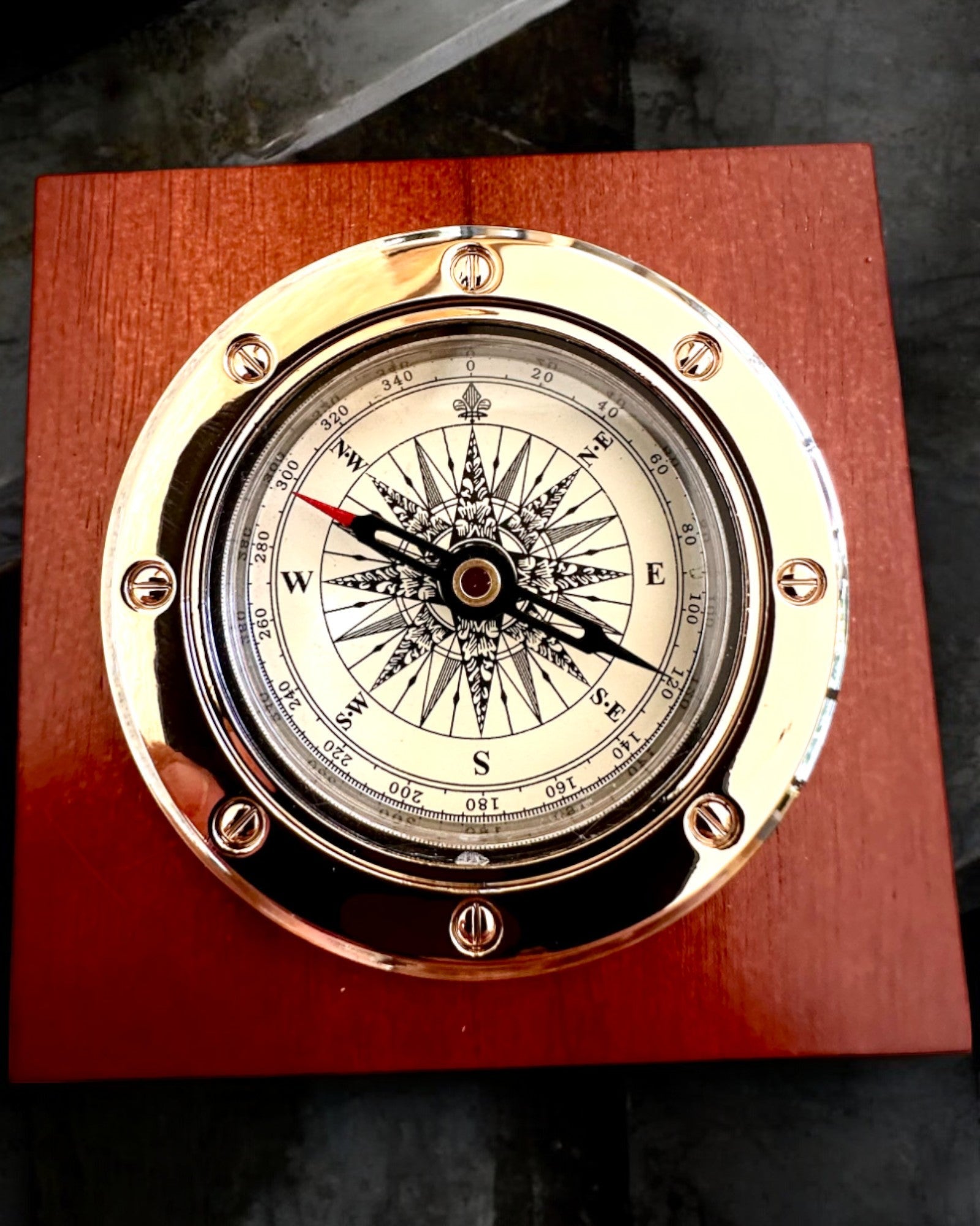 Compasso "Navigator2" - Eleganza Classica in Ottone e Legno, personalizzazione con incisione per un regalo