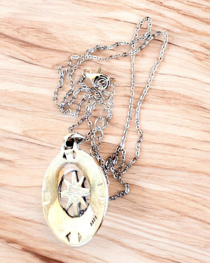 Amuleto di Viaggio Astrale – Collana d'Argento con Incisione, personalizzazione per regalo