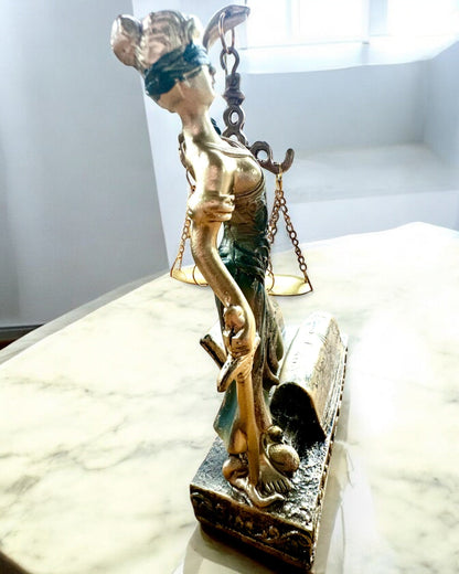 Statua "Justicia 2" - Dea della Giustizia – Decorazione Artistica da Mensola, Artigianato in Resina, personalizzazione con incisione