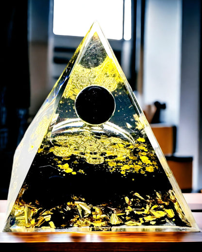 Piramide di Cristallo in Ametista - Porta Energia Positiva e Supporta la Meditazione. Colore oro - nero