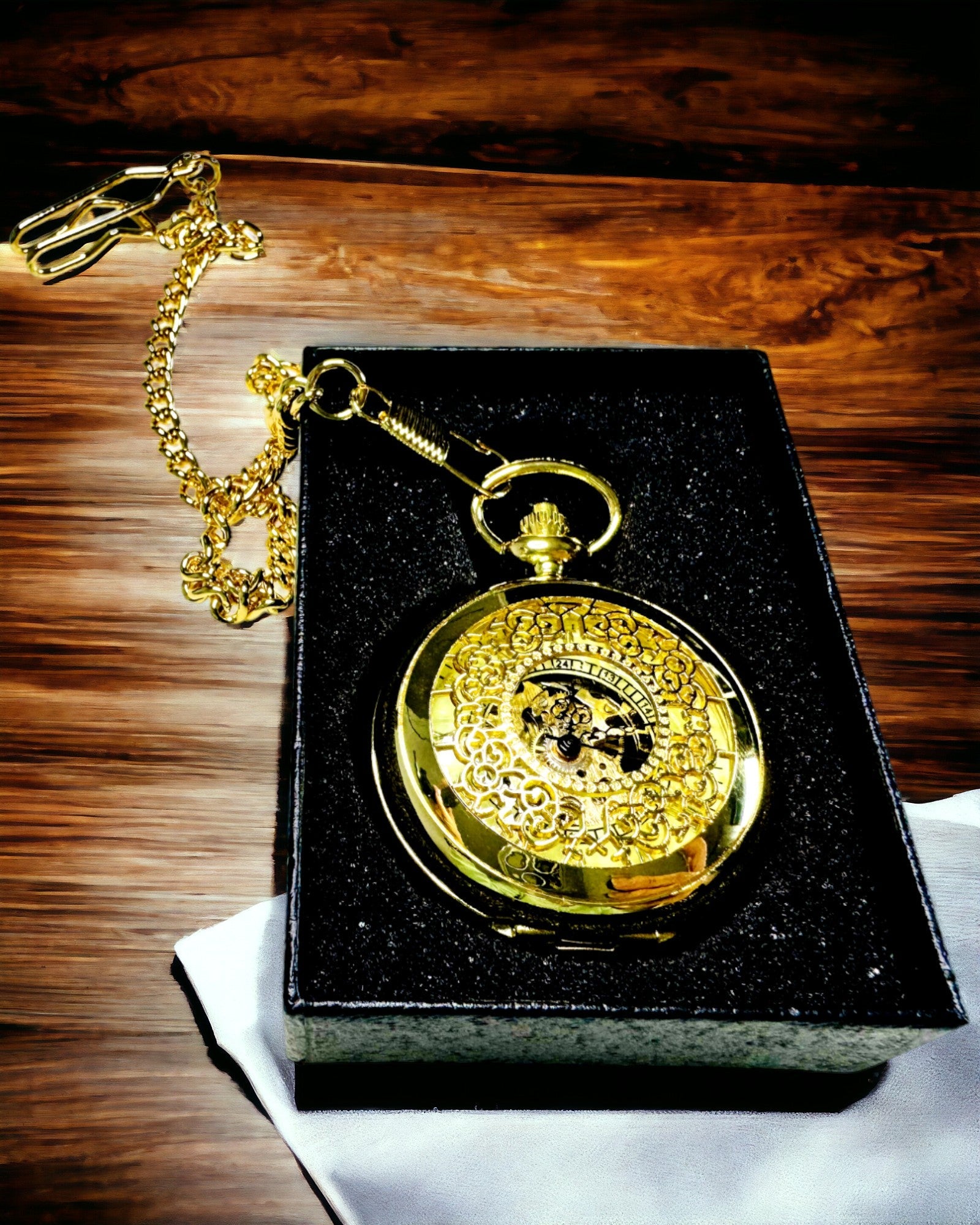 Orologio da Tasca Retro Intagliato con Meccanismo a Carica Manuale, colore Oro con Scala Romana e Quadrante Luminoso, Stile Vintage