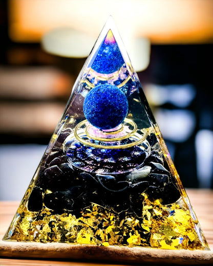 Piramide Energetica in Orgonite con Cristalli per la Meditazione – Irradia Energia Positiva e Ricchezza