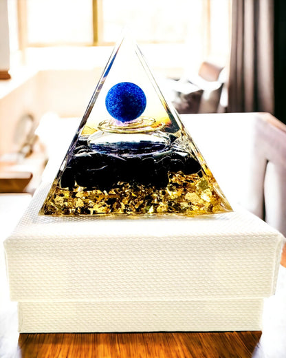 Piramide Energetica in Orgonite con Cristalli per la Meditazione – Irradia Energia Positiva e Ricchezza