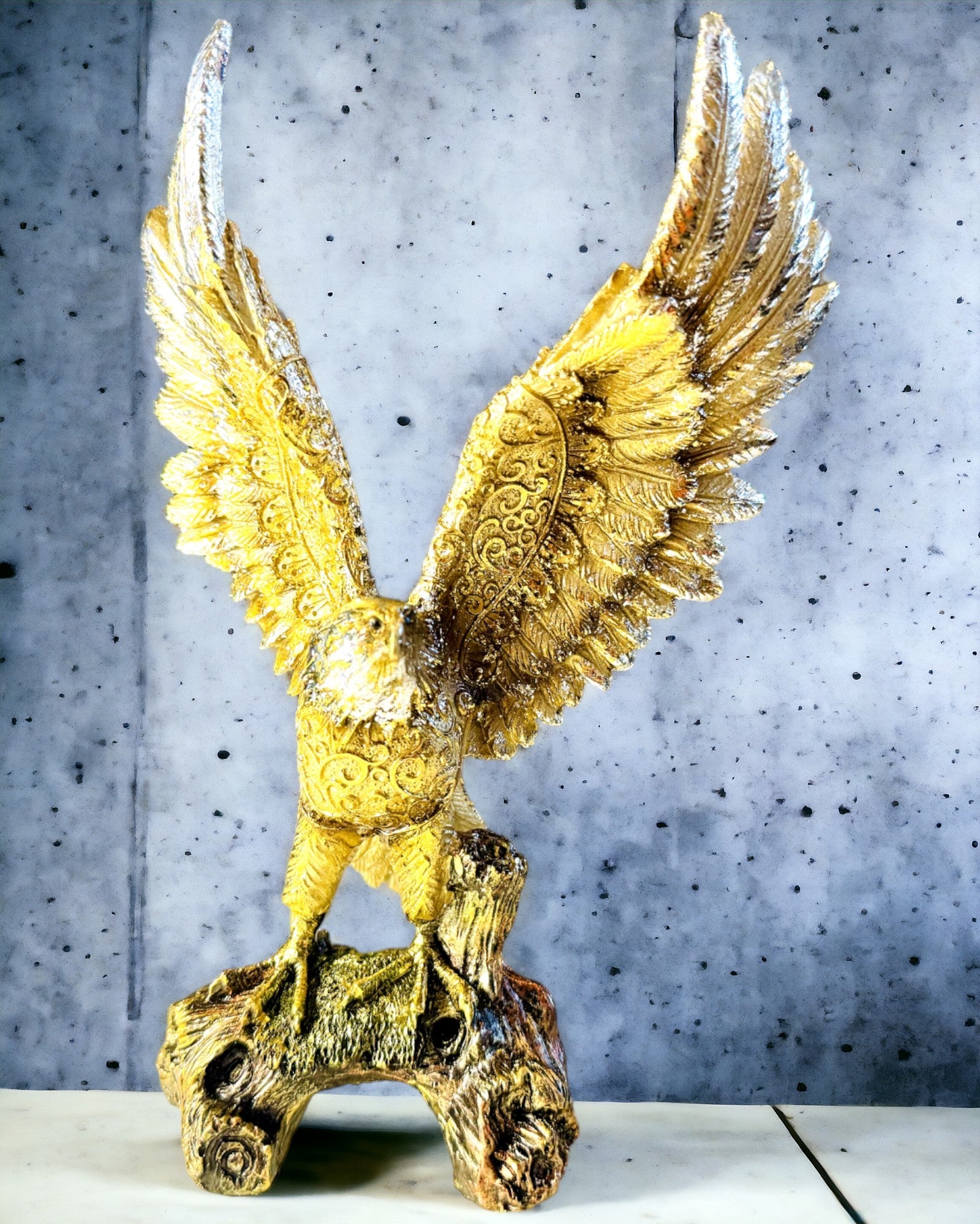 Statuetta "Aquila d'Oro" con Opzione di Personalizzazione - Decorazione in Resina