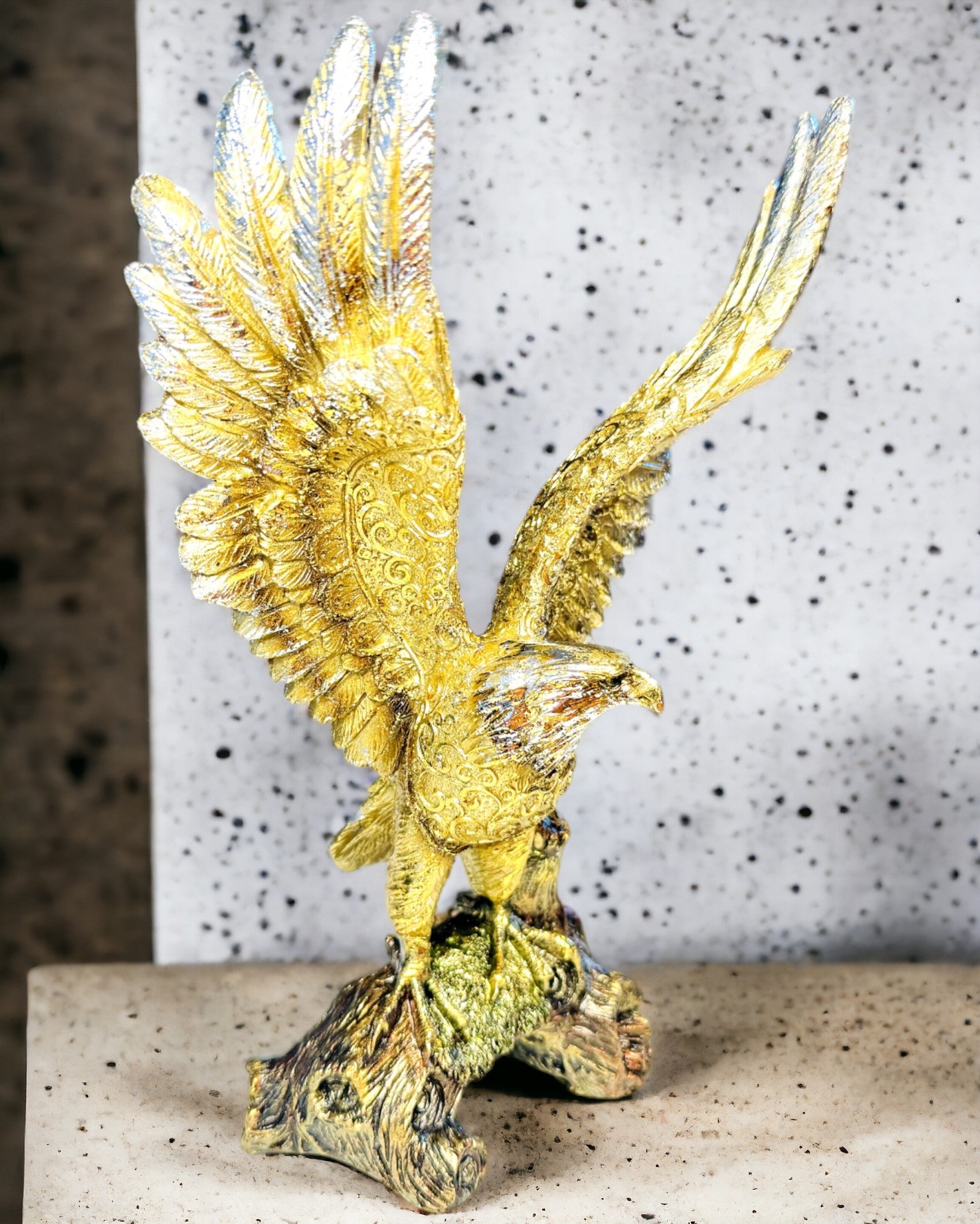 Statuetta "Aquila d'Oro" con Opzione di Personalizzazione - Decorazione in Resina