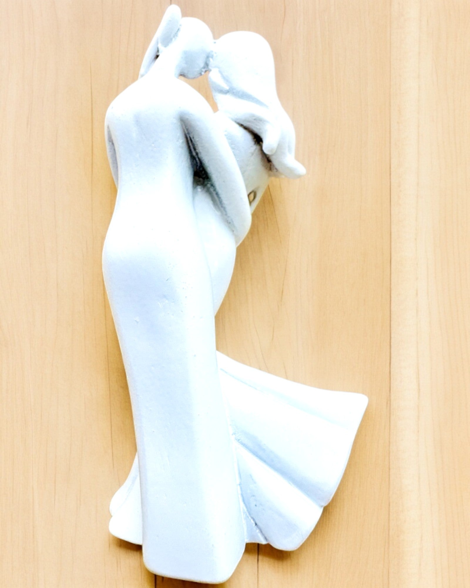 Elegante Associazione - Piccola Figura Decorativa con Opzione di Incisione - colore bianco