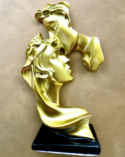 Figura "Eleganza nella Pietra" colore oro - 13,5 cm di altezza, Decorativa con Opzione di Incisione