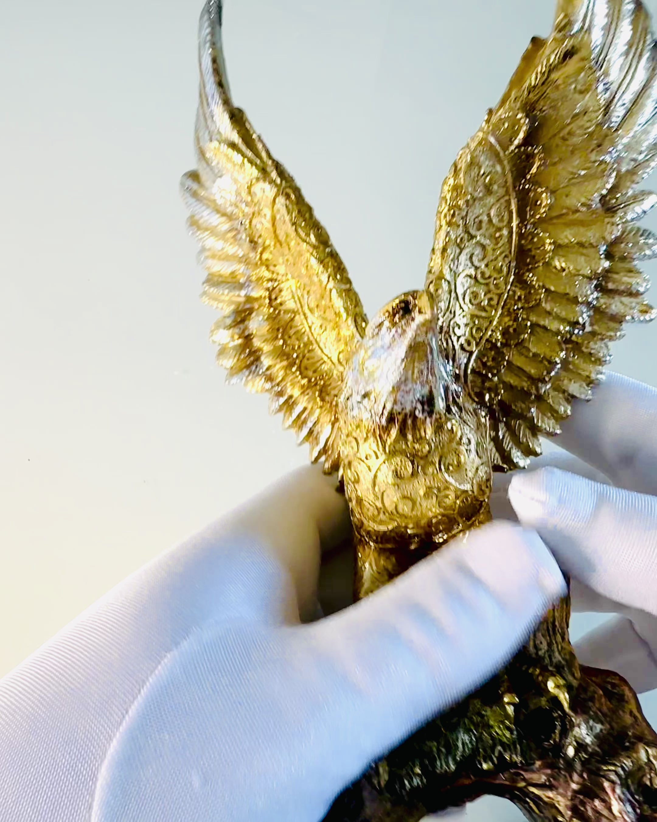 Statuetta "Aquila d'Oro" con Opzione di Personalizzazione - Decorazione in Resina