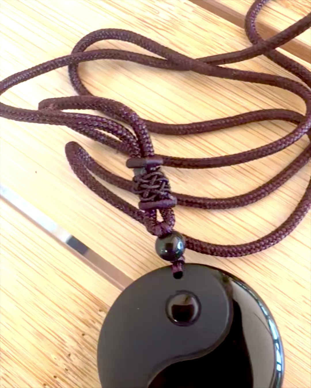 Collana Boho in Obsidiana Yin Yang Tai Chi, possibilità di personalizzazione con incisione per un regalo