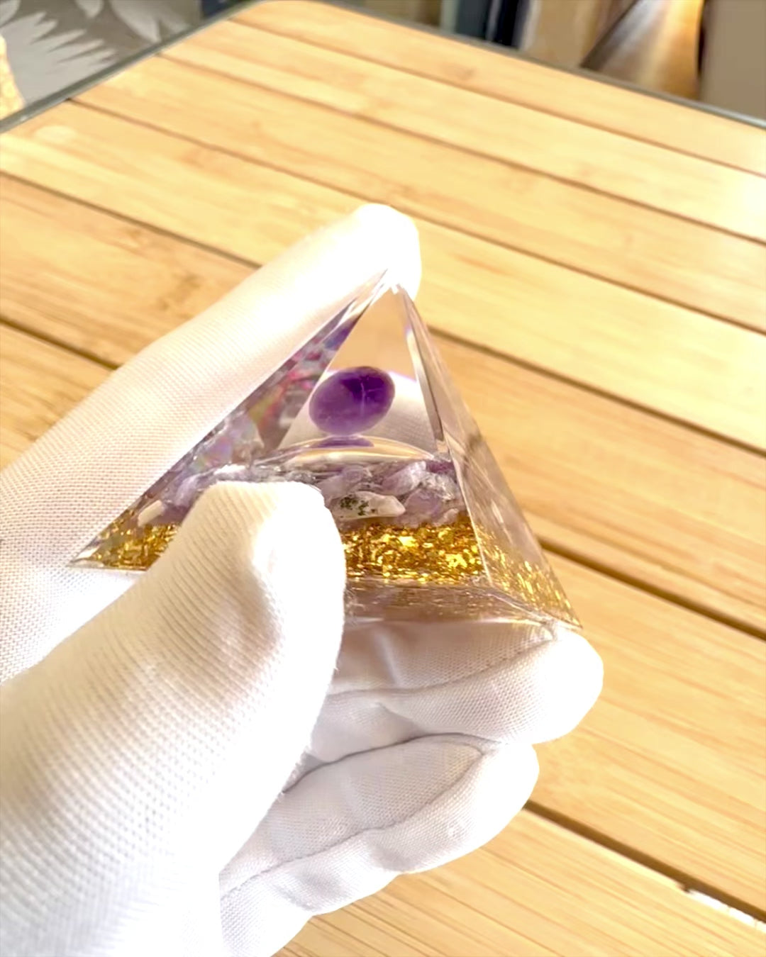 Piramide Energetica "Amethyst Star" in orgonite con cristalli di ametista