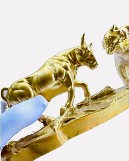 Duel Mocarzy - Scultura Decorativa Toro e Orso - possibilità di personalizzazione con incisione - colore oro